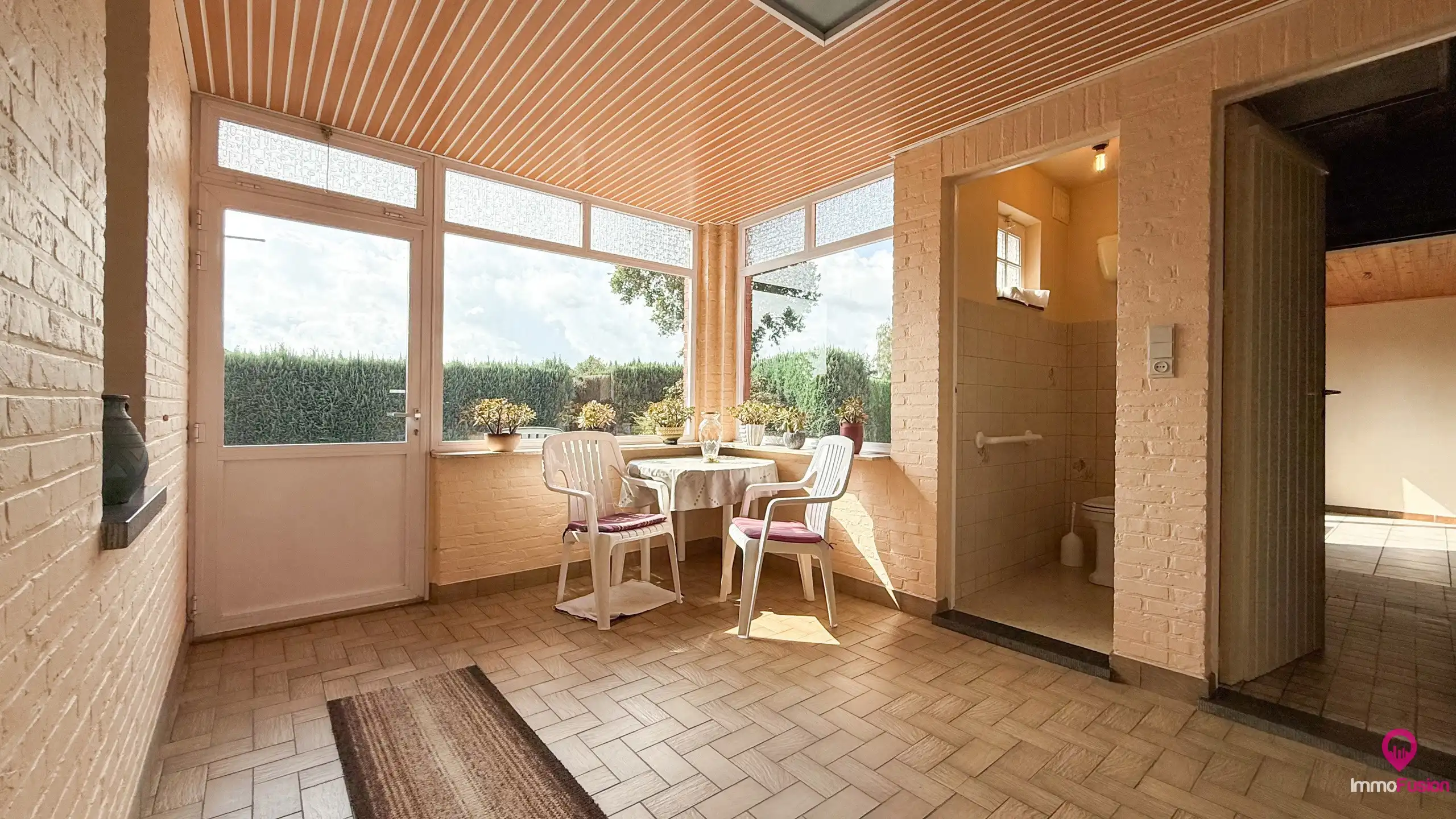 Rustig gelegen woning met dubbele garage, kelder en privacy! foto 12