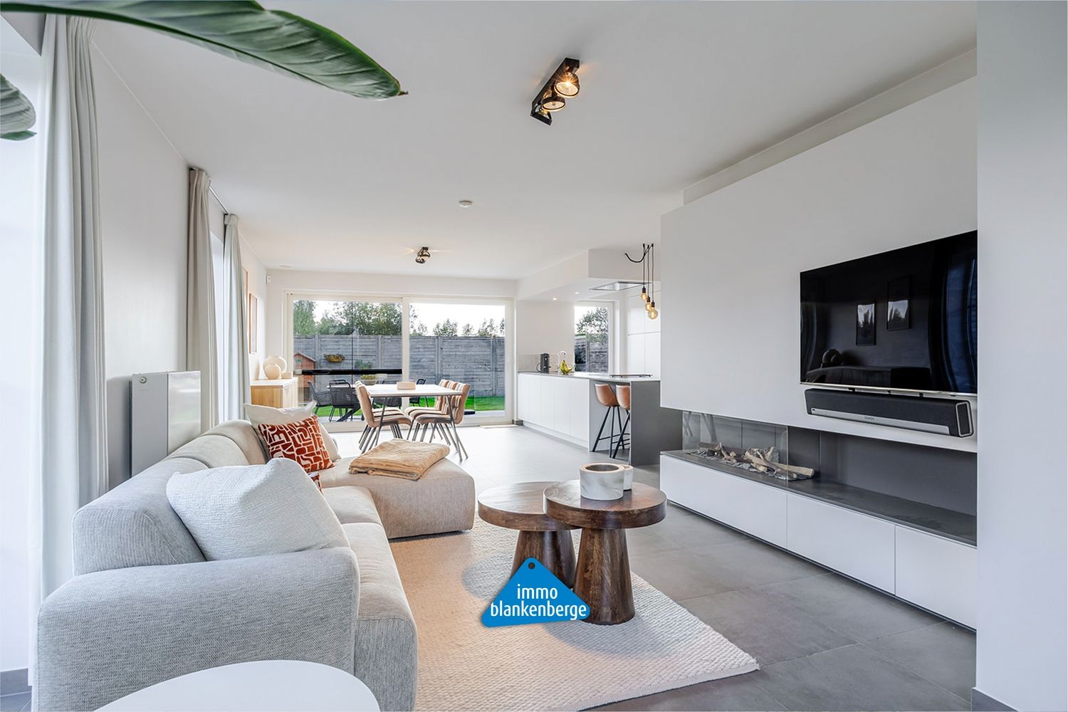 Instapklare gezinswoning met moderne afwerking en zuidgerichte tuin in Oedelem foto 2