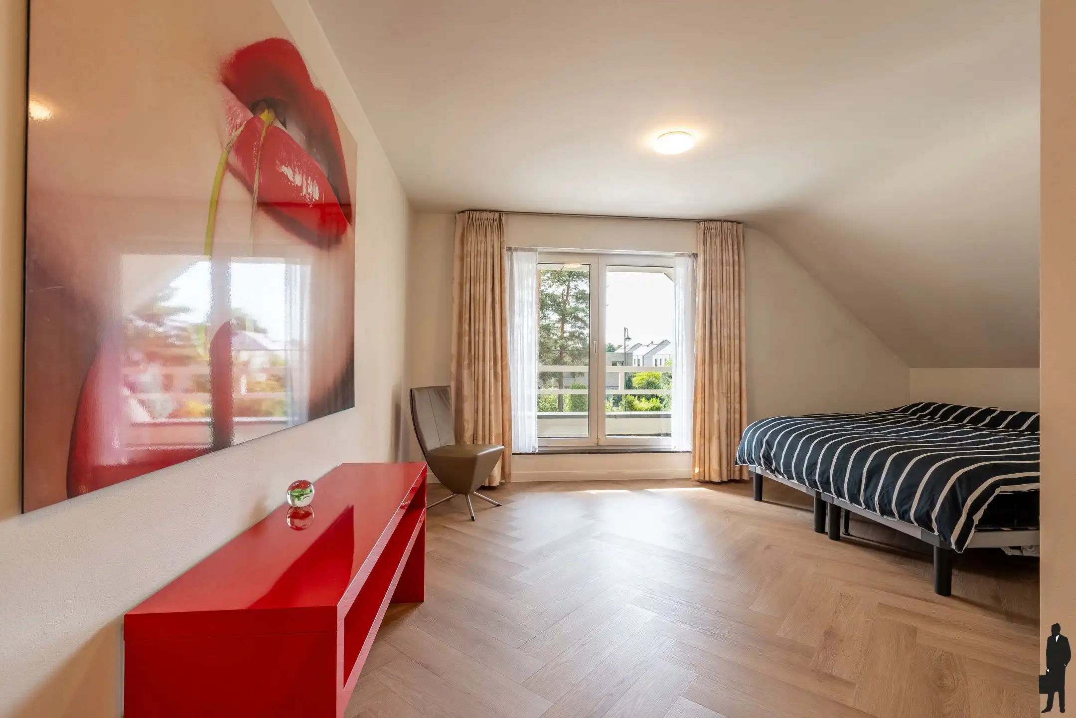 Riante villa (maar liefst 454m² woonopp.) vlakbij Nederland foto 15