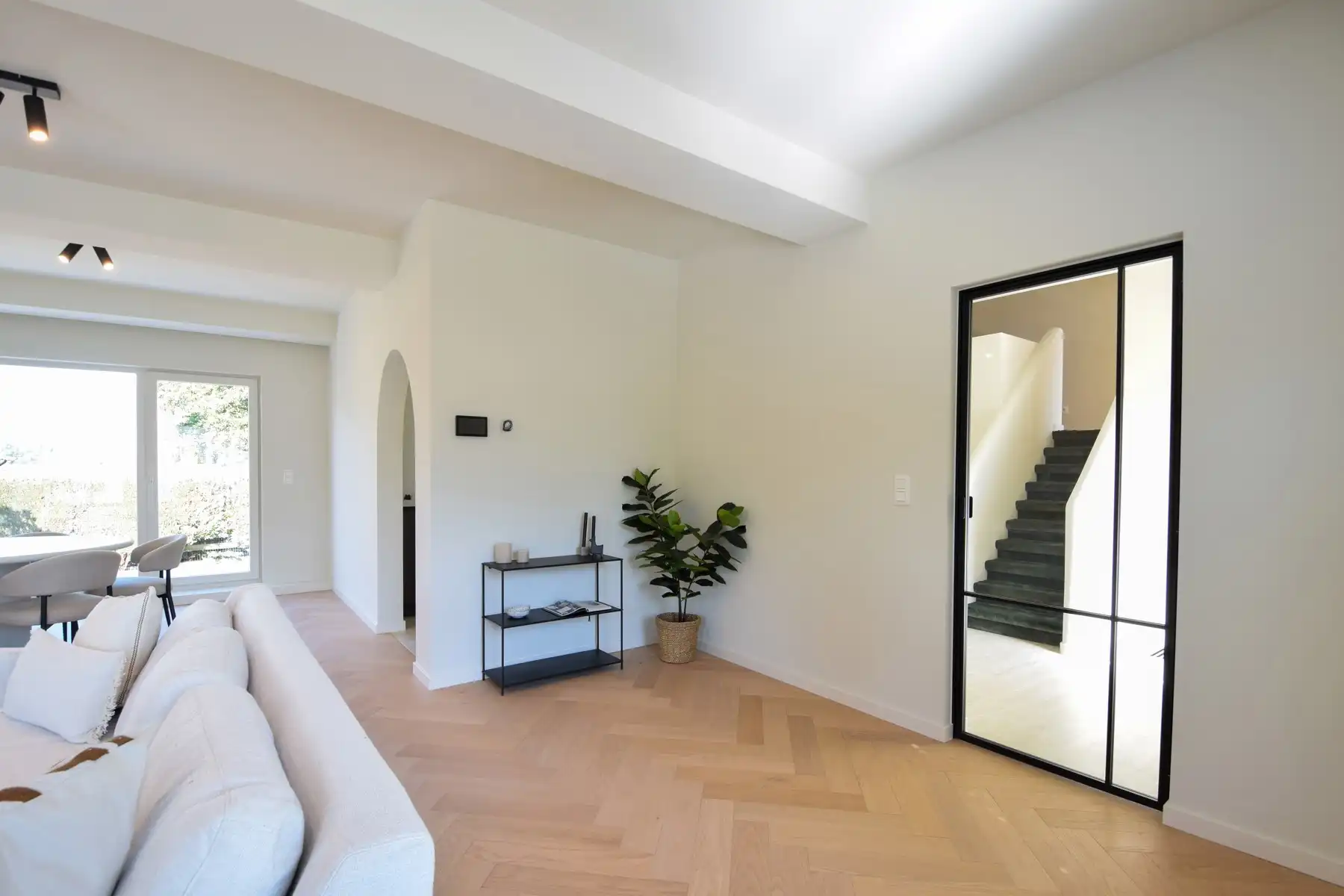 WONING IN DOODLOPENDE STRAAT MET ZICHT OP WEILANDEN foto 6