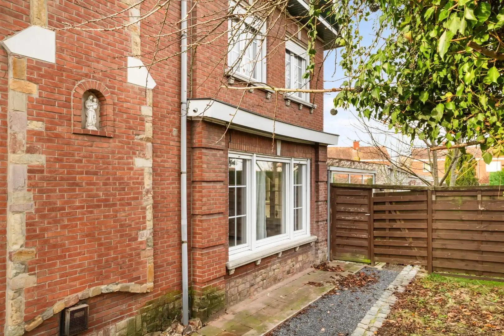 Charmante halfopen bebouwing met tuin, garage en oprit in Dadizele-centrum foto 16