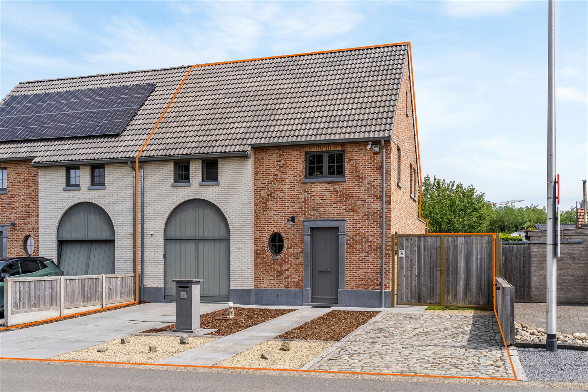 PERFECT ONDERHOUDEN EN INSTAPKLARE WONING MET 3 SLAAPKAMERS TE BEVERLO foto {{pictureIndex}}