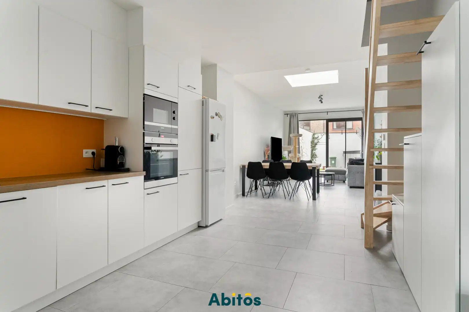 Instapklare woning met tuin op toplocatie in Mariakerke foto 9