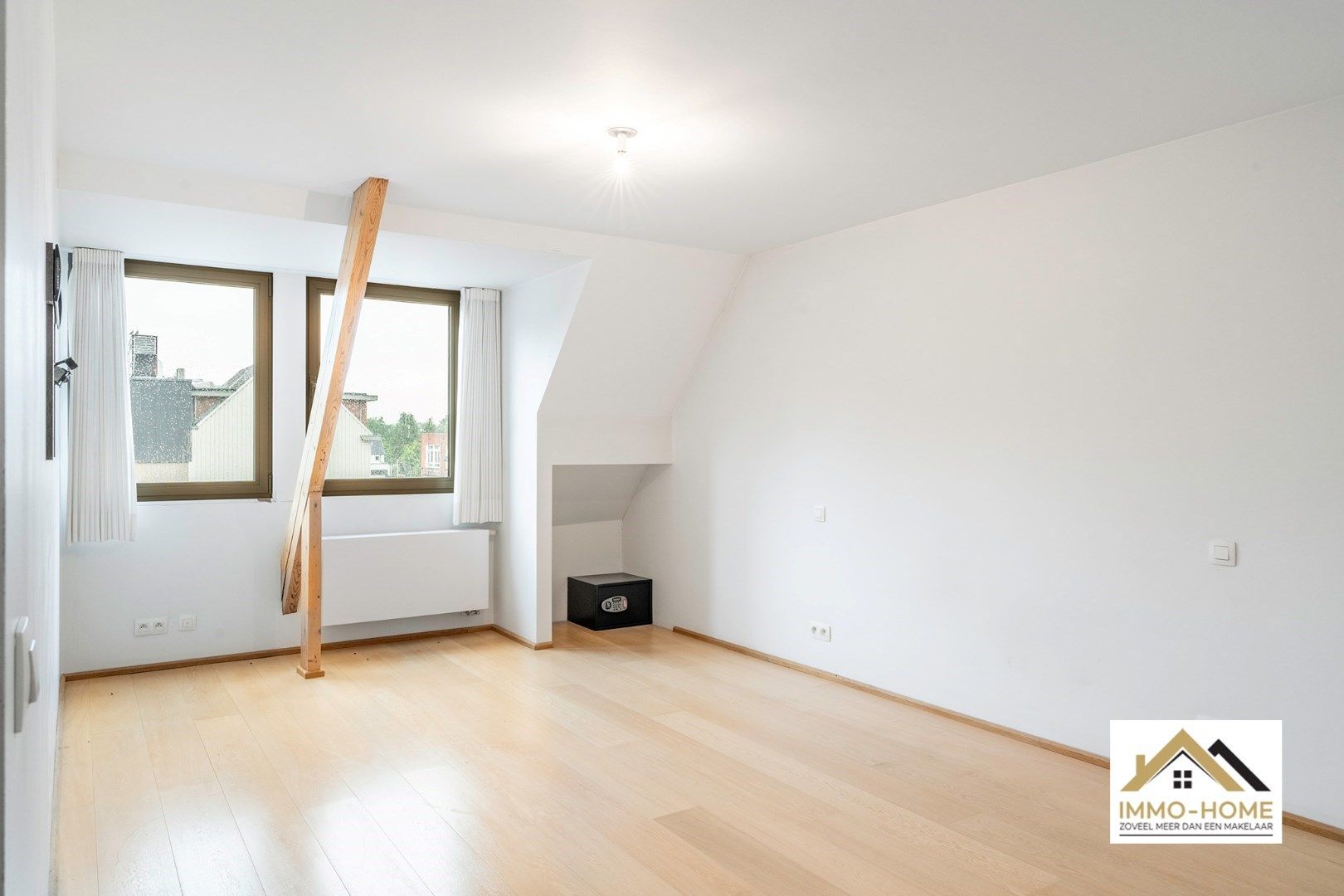 MODERNE PRAKTIJKRUIMTE/HANDELSRUIMTE MET DUPLEX APPARTEMENT TE ZELE foto 11