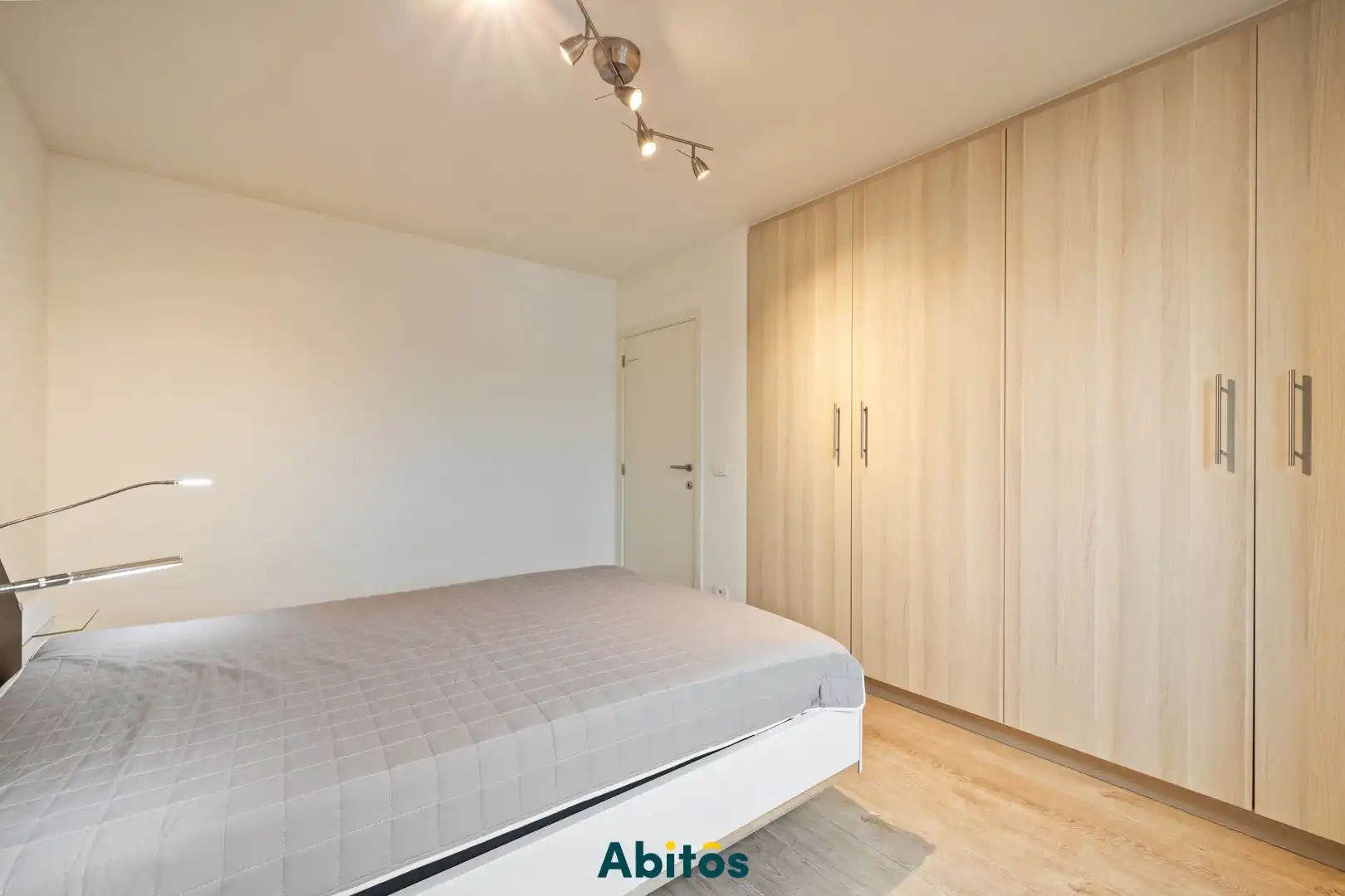 Instapklaar 2-slaapkamer appartement met terras op toplocatie nabij Gent-Dampoort foto 13