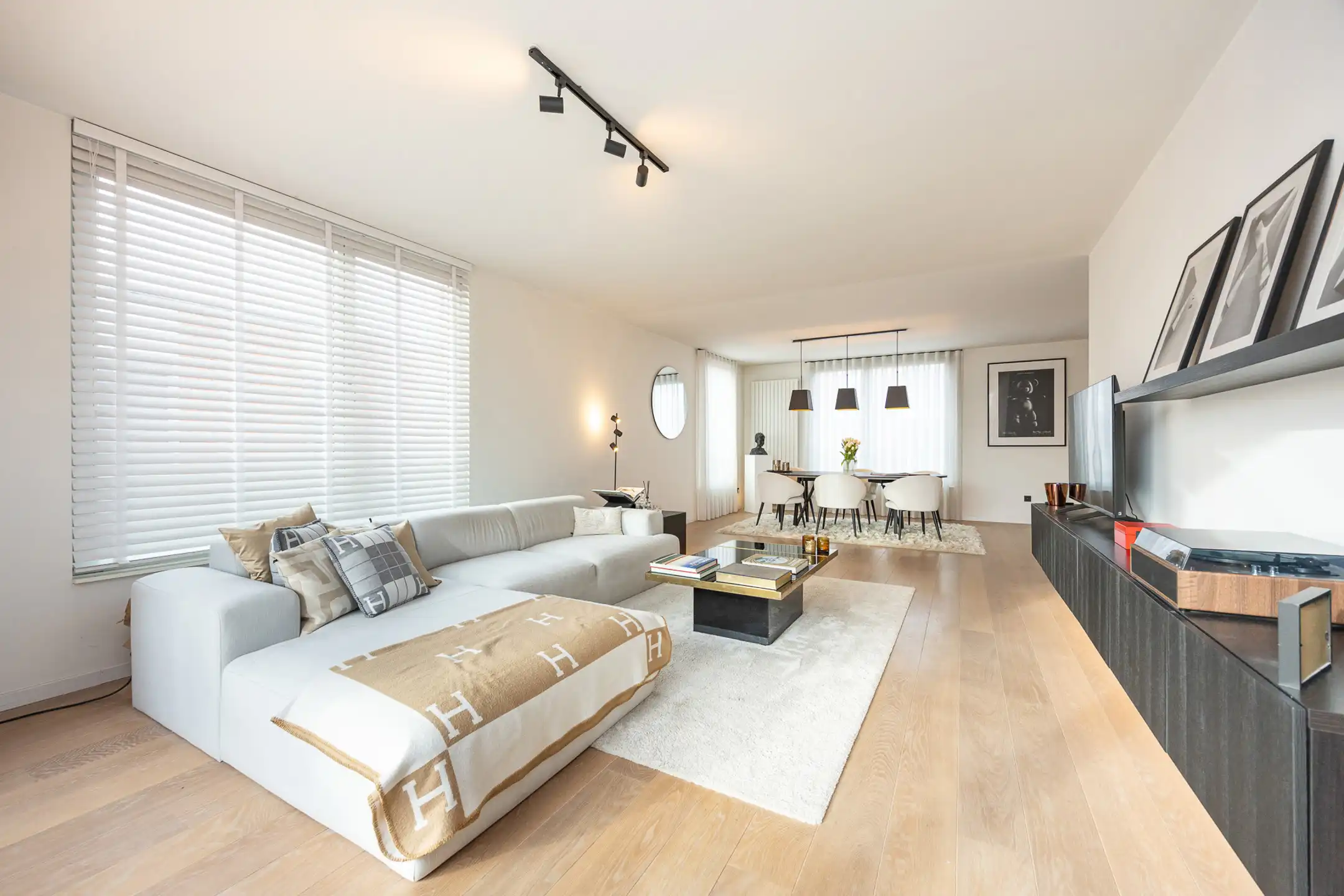 Uitzonderlijke penthouse te koop in hartje Oostmalle foto {{pictureIndex}}