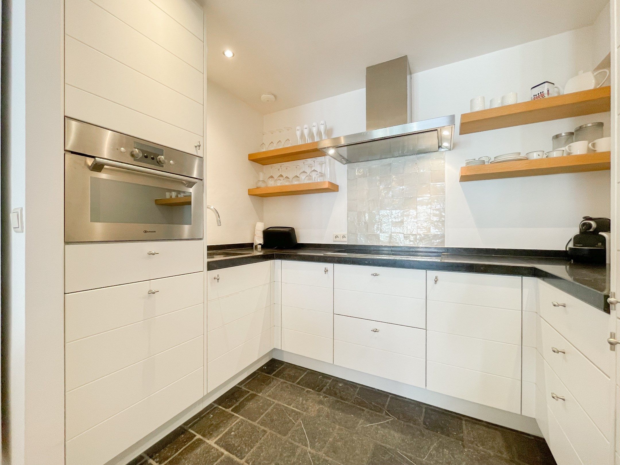 Drie slaapkamer appartement met een open zicht gelegen nabij het Driehoeksplein.  foto 9