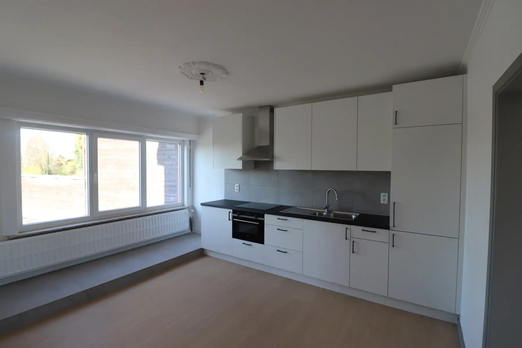 Appartement boven handelspand in het centrum van Merksplas.  foto 4