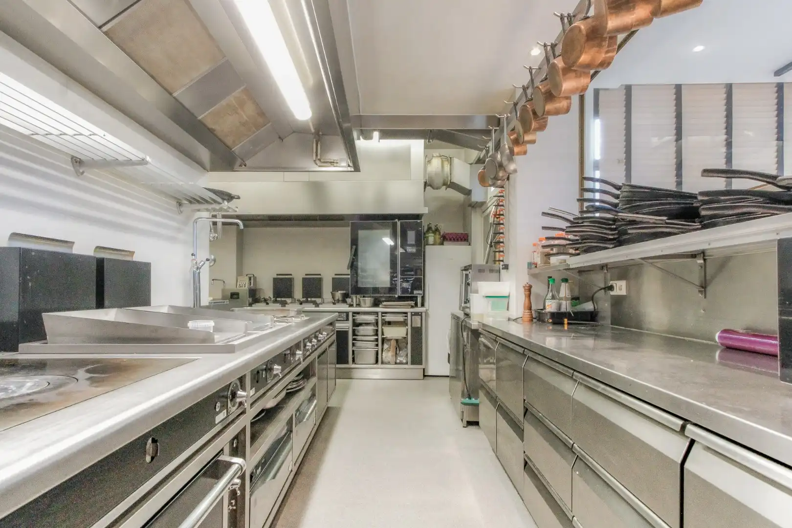 Over te nemen  – Volledig uitgerust toprestaurant | Heldenplein 33, Knokke-Heist foto 19