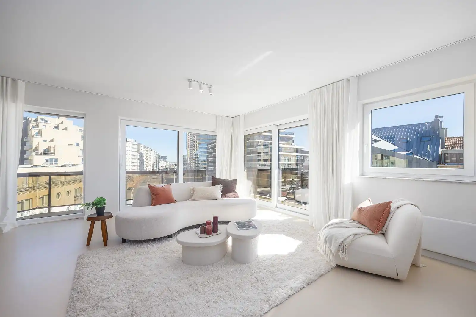 Gerenoveerd hoekappartement met terras , 3 slaapkamers, vlakbij zee foto 6