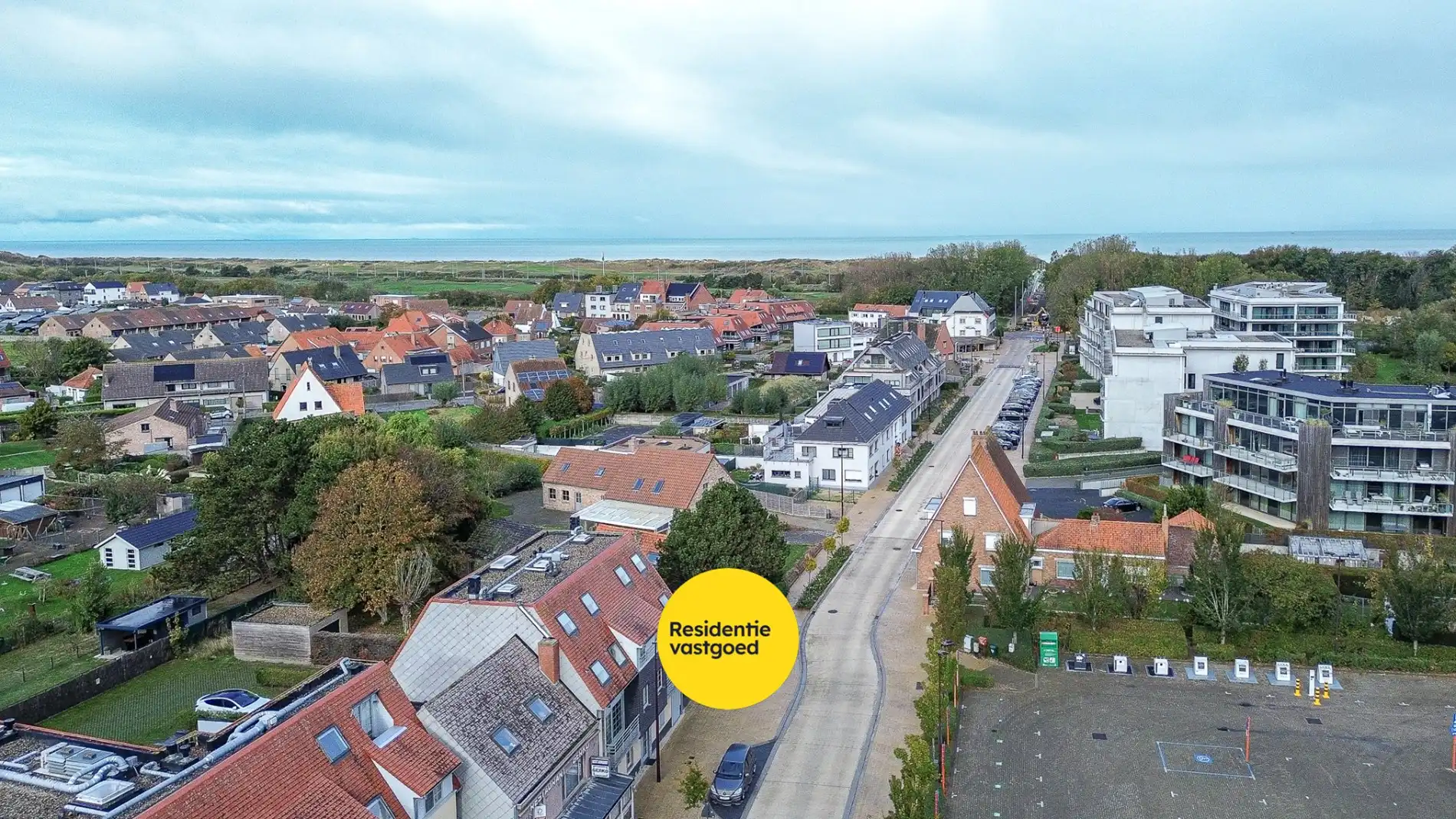 Modern gelijkvloers appartement met 2 slaapkamers– op slechts 500m van strand en zee! foto {{pictureIndex}}