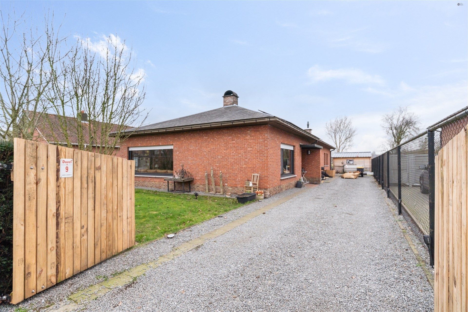 Ruime open bebouwing in landelijke straat op 595 m². foto 2