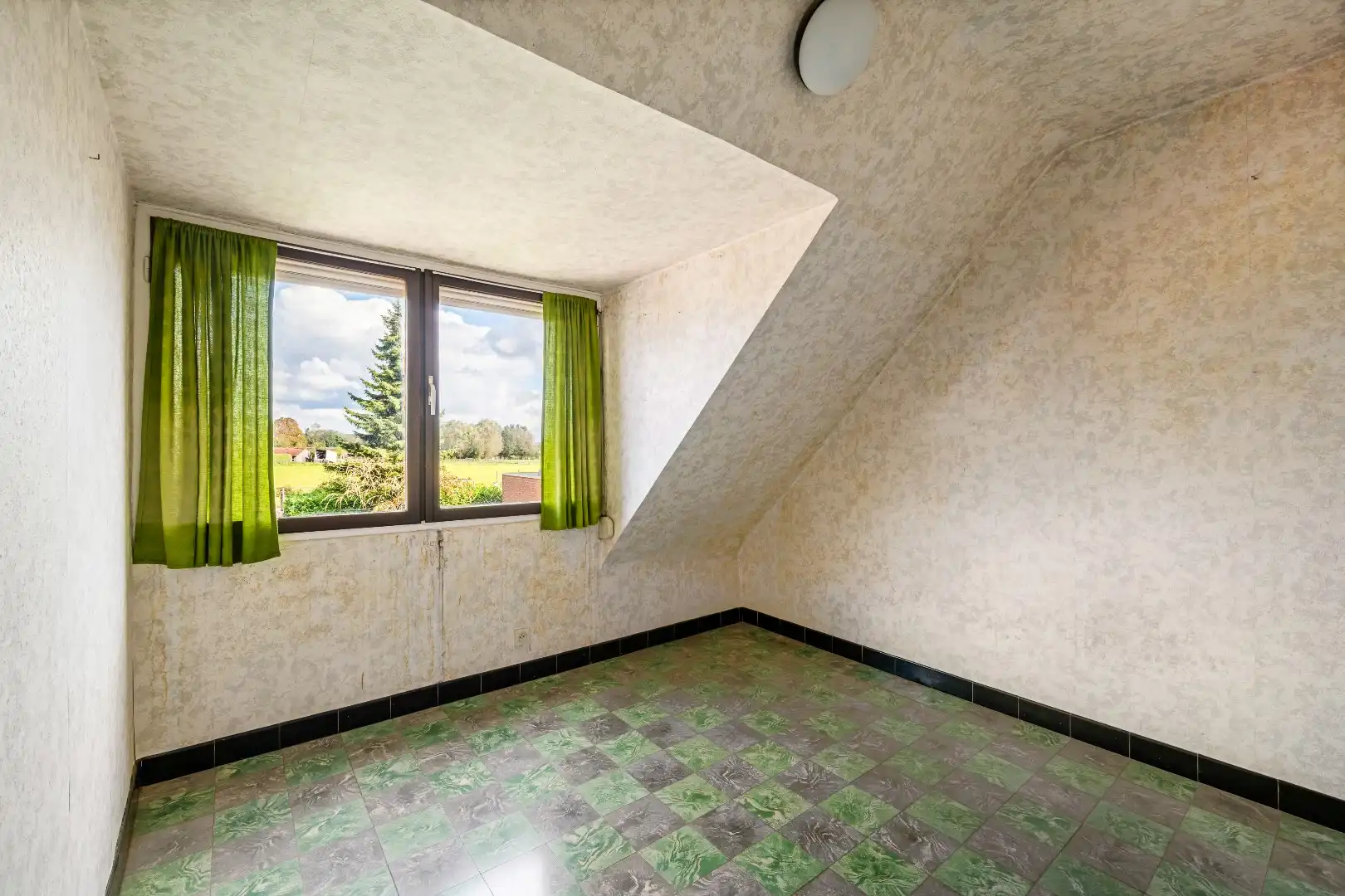 Halfopen woning met 3 slaapkamers, garage en tuin op een rustige ligging in Dadizele foto 14