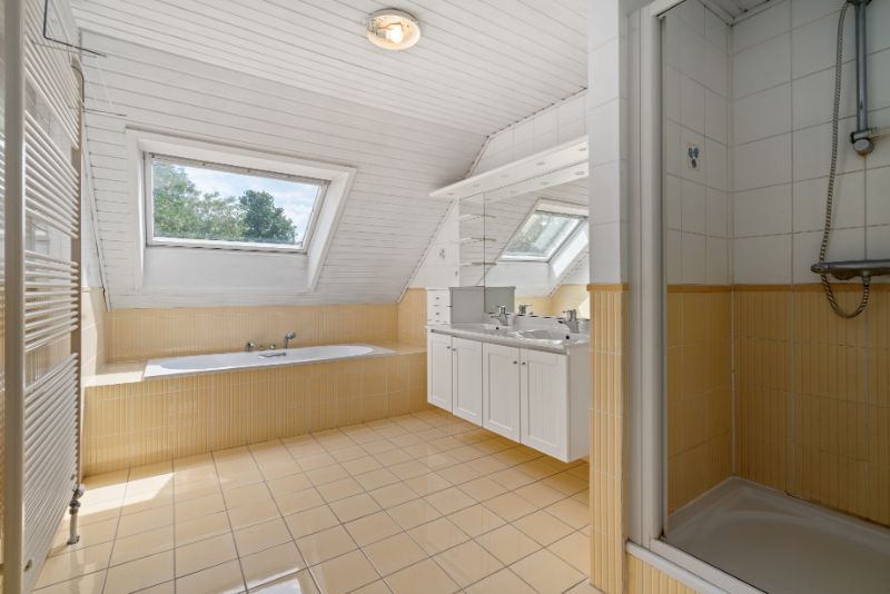 Ruime woning op goed gelegen locatie - 421 m² foto 9