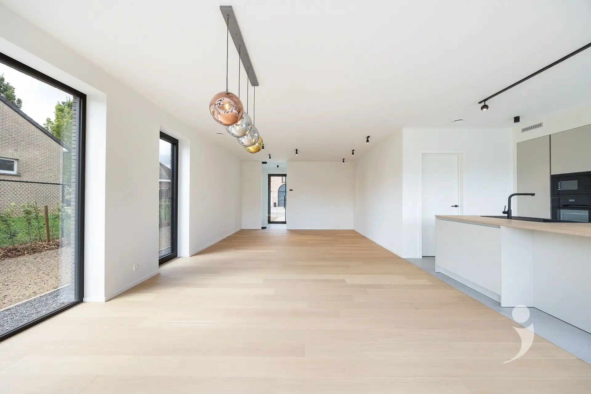 Nieuwbouwwoning met 4 slaapkamers en twee badkamers! foto 7