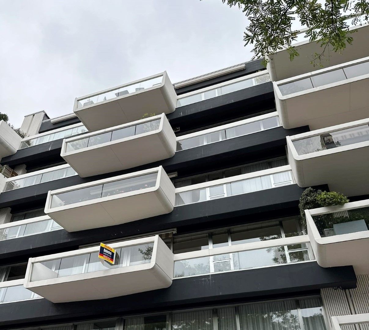 APP. MET LEUKE TERRASSEN MET ZICHT OP ESPLANADEPLEIN foto 2