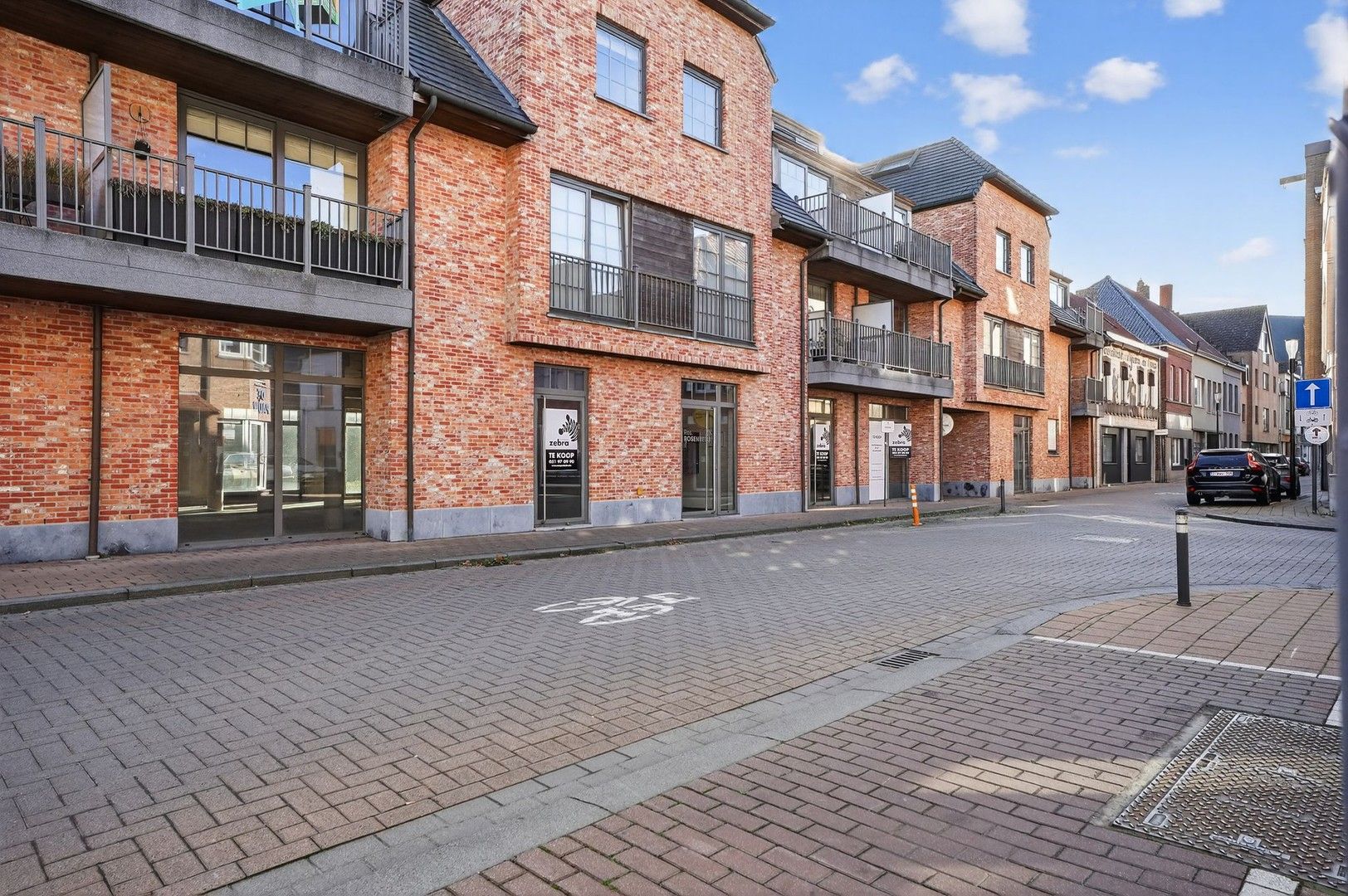 Casco handelsruimte met garage in het centrum van Oostrozebeke! foto 9