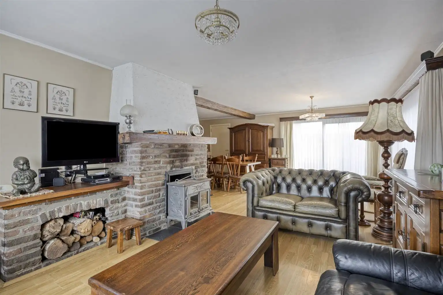 Gelijkvloerse, vrijstaande woning met 3 slaapkamers, omheinde tuin en garage op een rustige locatie nabij het centrum van Maaseik. foto 4