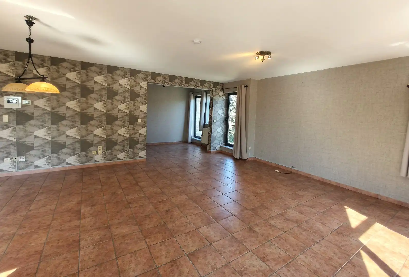 RUIM APPARTEMENT (124M²) MET GARAGE - PRACHTIG GELEGEN foto 5