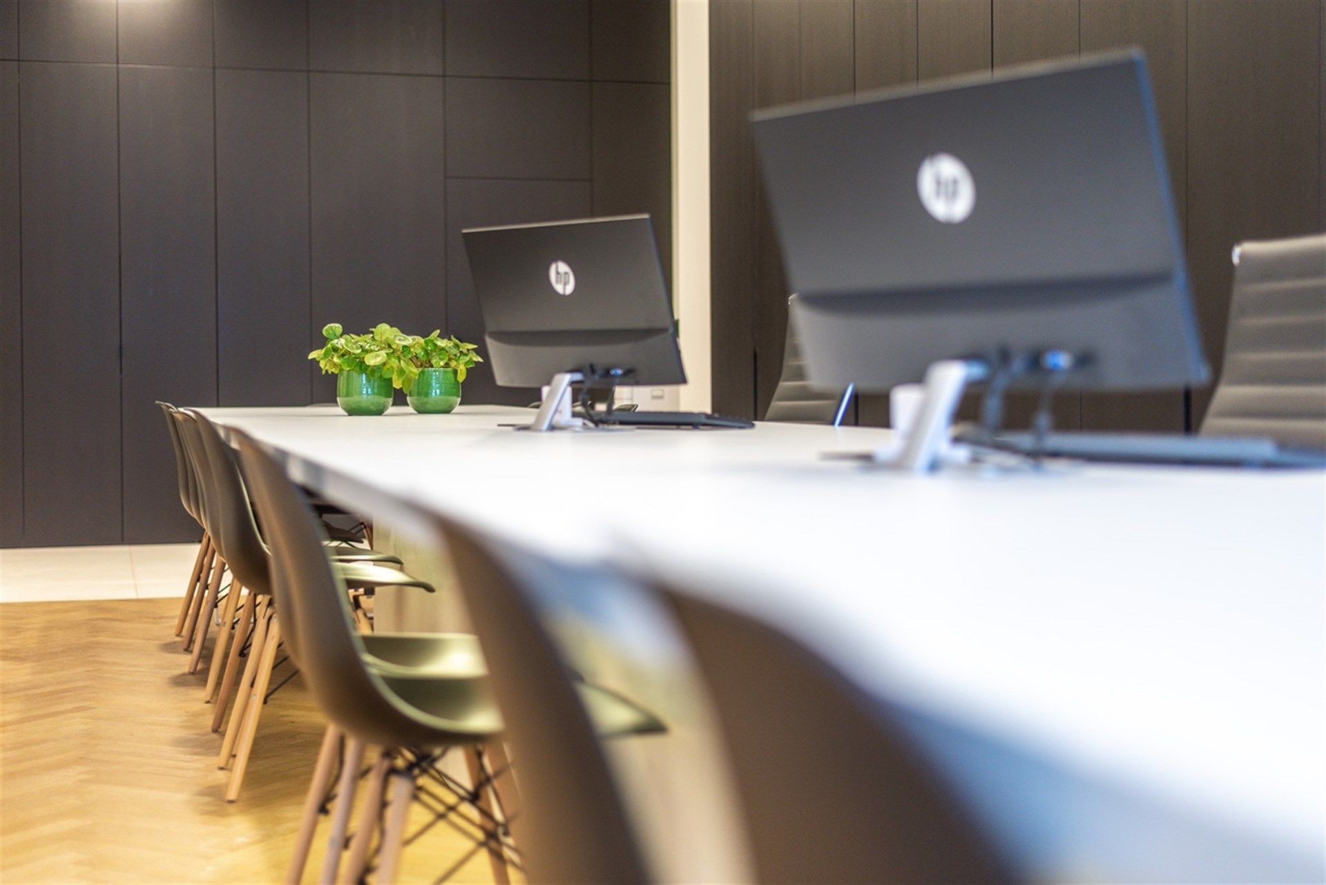 Representatief kantoor- of handelspand op topligging aan het Keizersplein in Aalst foto 5