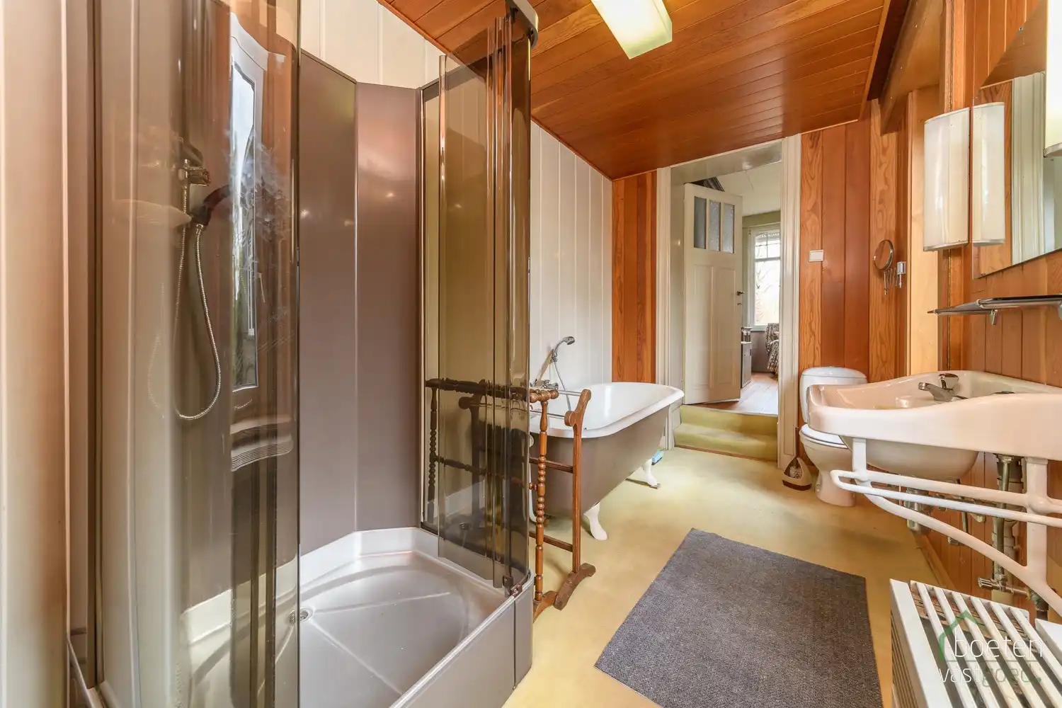 ALVERINGEM: Karaktervolle herenwoning uit het interbellum (jaren 30) met authentieke geveldetails en een warm landelijk interieur op 3.253 m² totale grondopp. foto 18