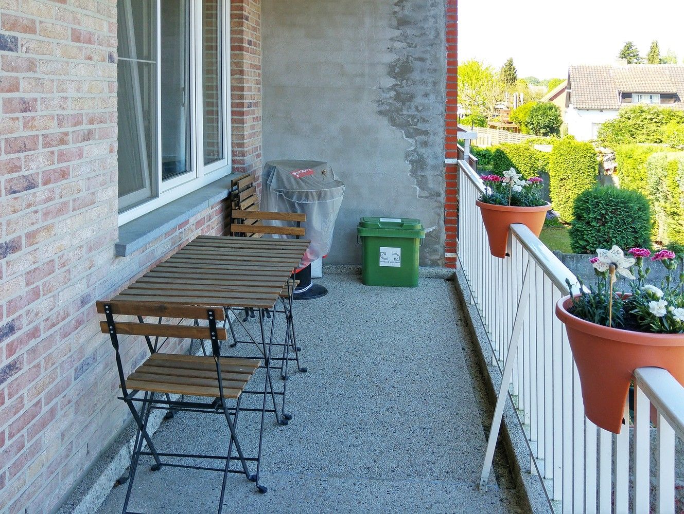 Verzorgd appartement met twee slaapkamers en terras te Wijnegem! foto 7