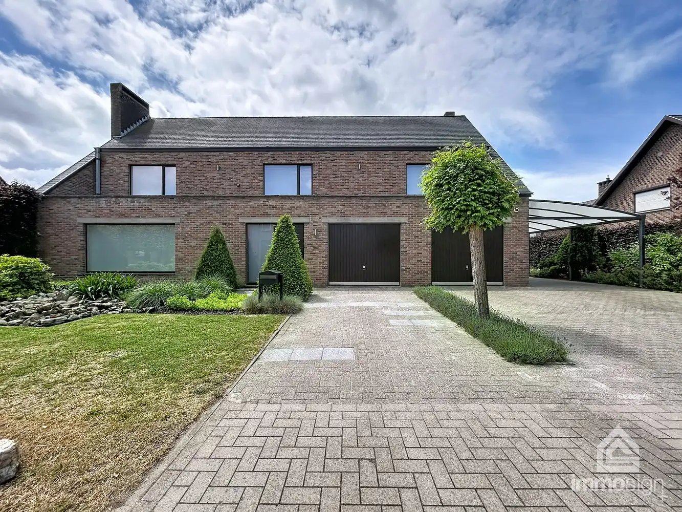 Statige woning met drie slaapkamers op prachtig perceel te Lozen! foto 2