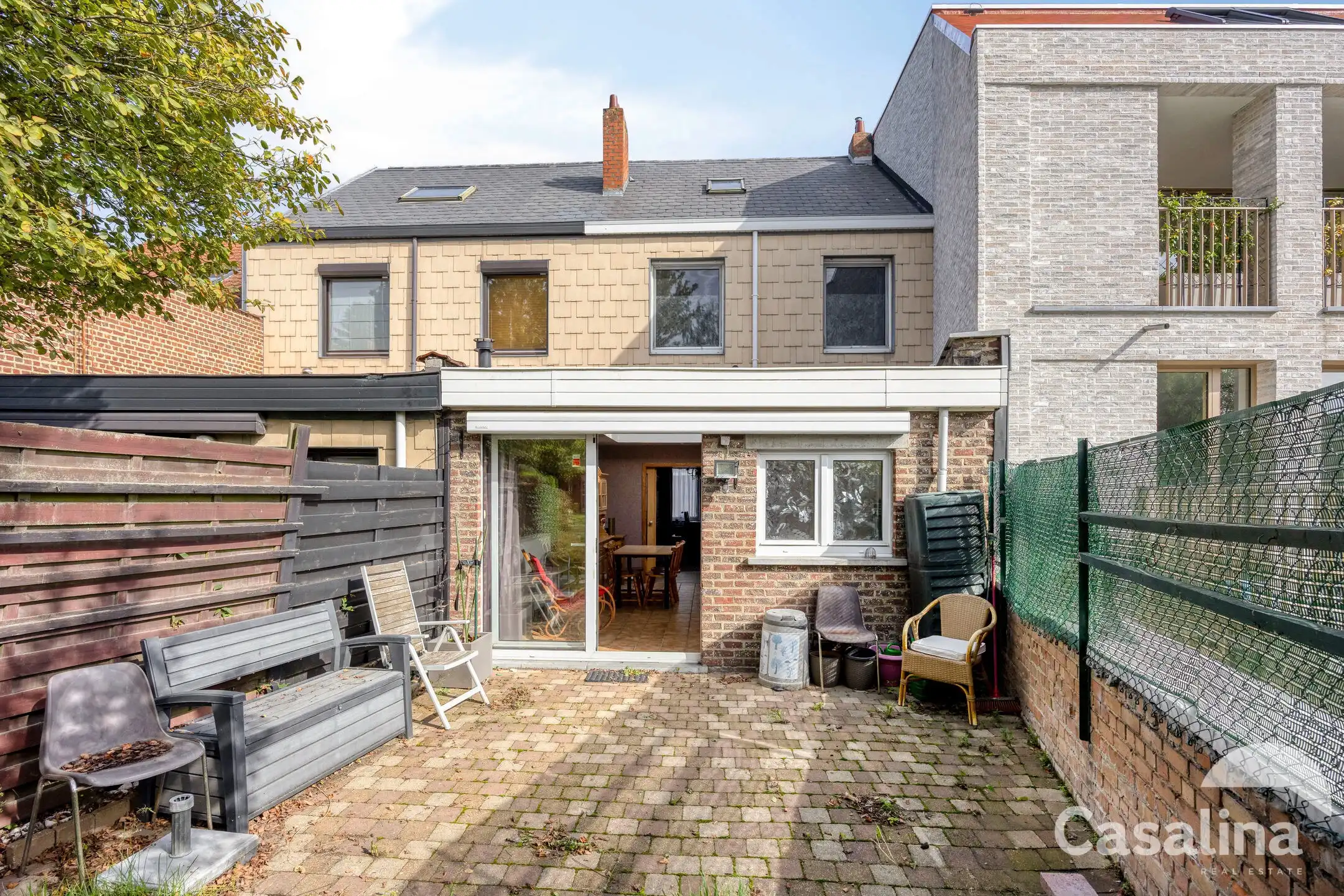Bel-etagewoning met garage en tuin om op te frissen foto 4