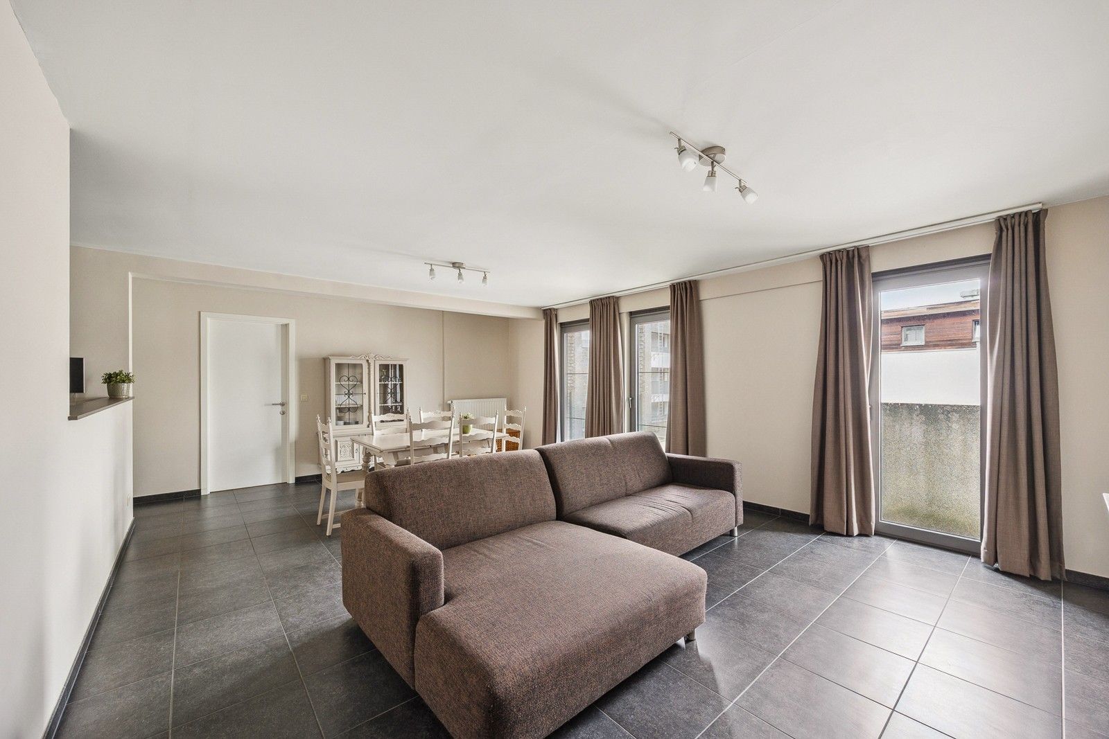 Appartement van 100m2 in hartje Antwerpen met 2 slaapkamers en 2 terrassen - gemeubeld en/of niet gemeubeld foto {{pictureIndex}}