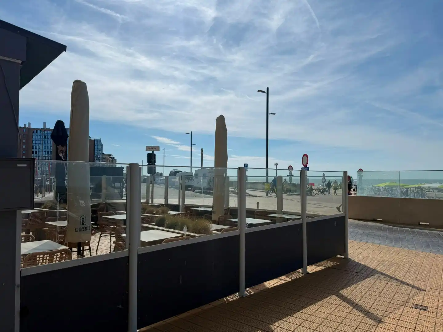 SCHITTEREND VERNIEUWD RESTAURANT / TEAROOM – TOPLOCATIE ZEEDIJK – ZONNETERRAS foto 7