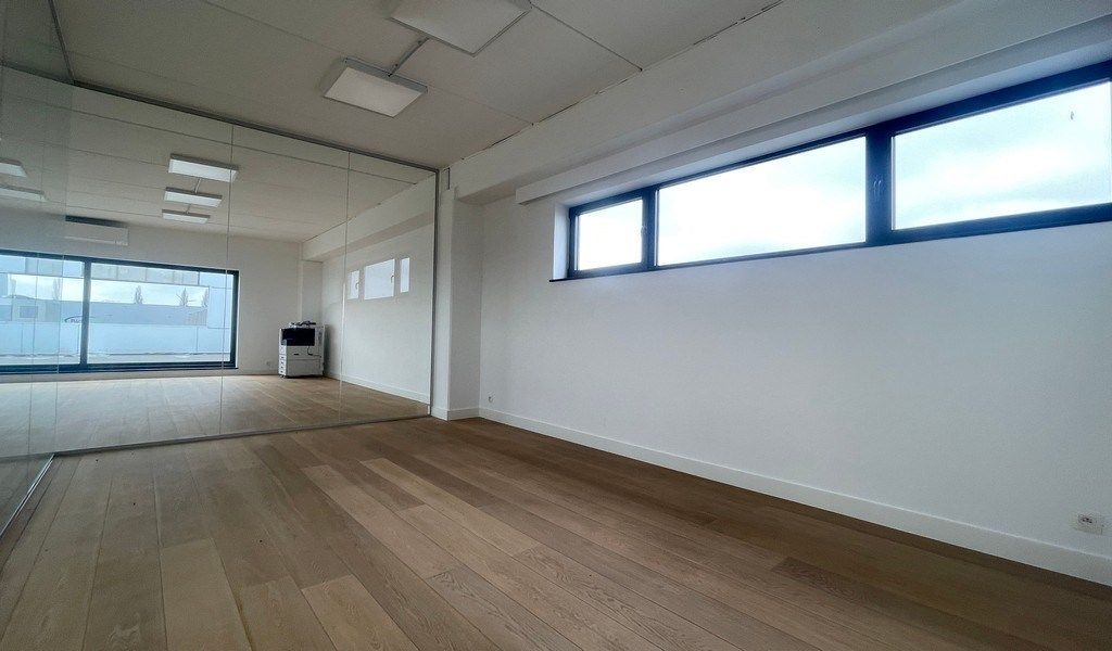 Recent kantoor met groot terras te huur in Kruibeke foto 11