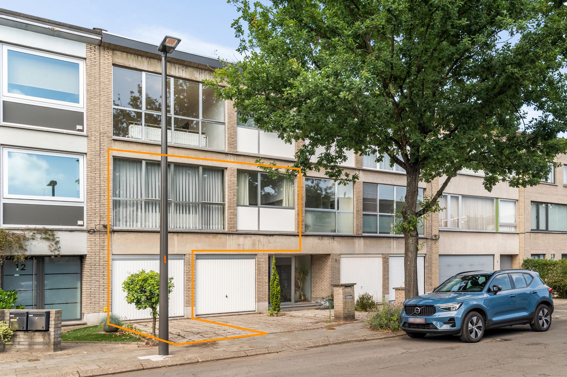 Unieke kans: appartement met tuin, garagebox en berging foto {{pictureIndex}}