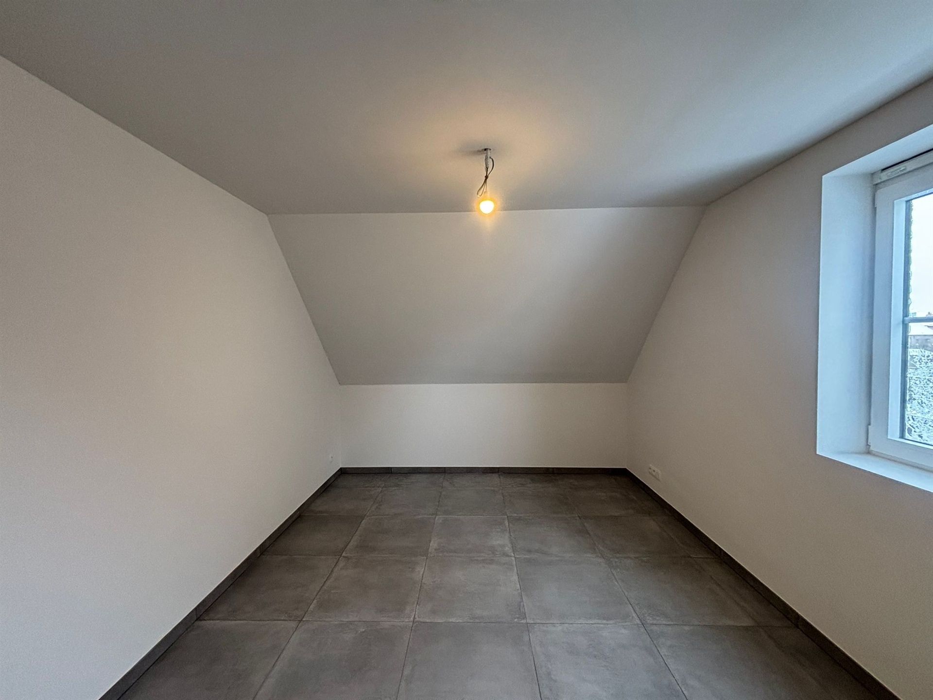 Rustiggelegen, hoogwaardig afgewerkte nieuwbouwwoning nabij het centrum! foto 15