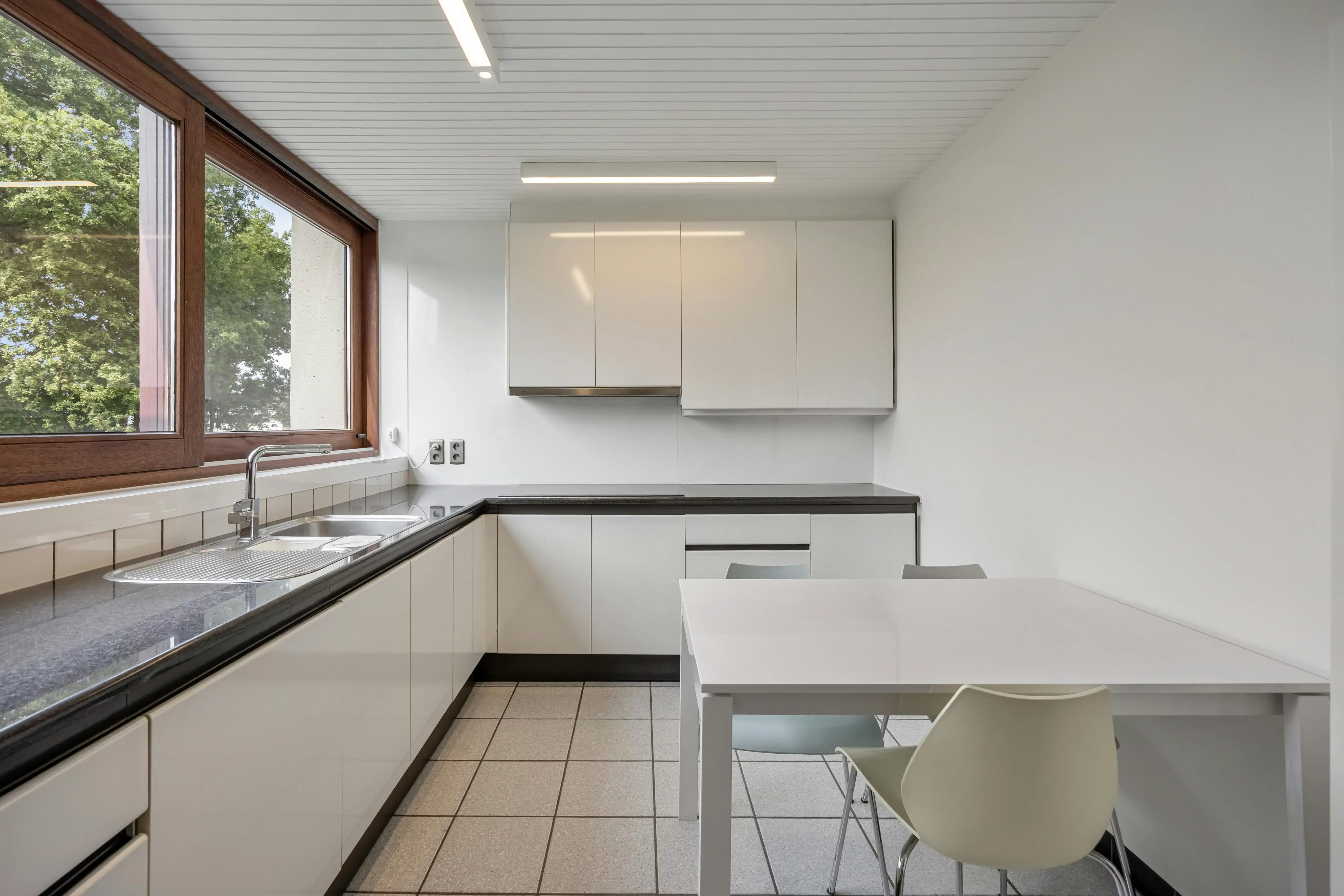 Uitzonderlijke villa met praktijk op toplocatie in Hasselt foto 17