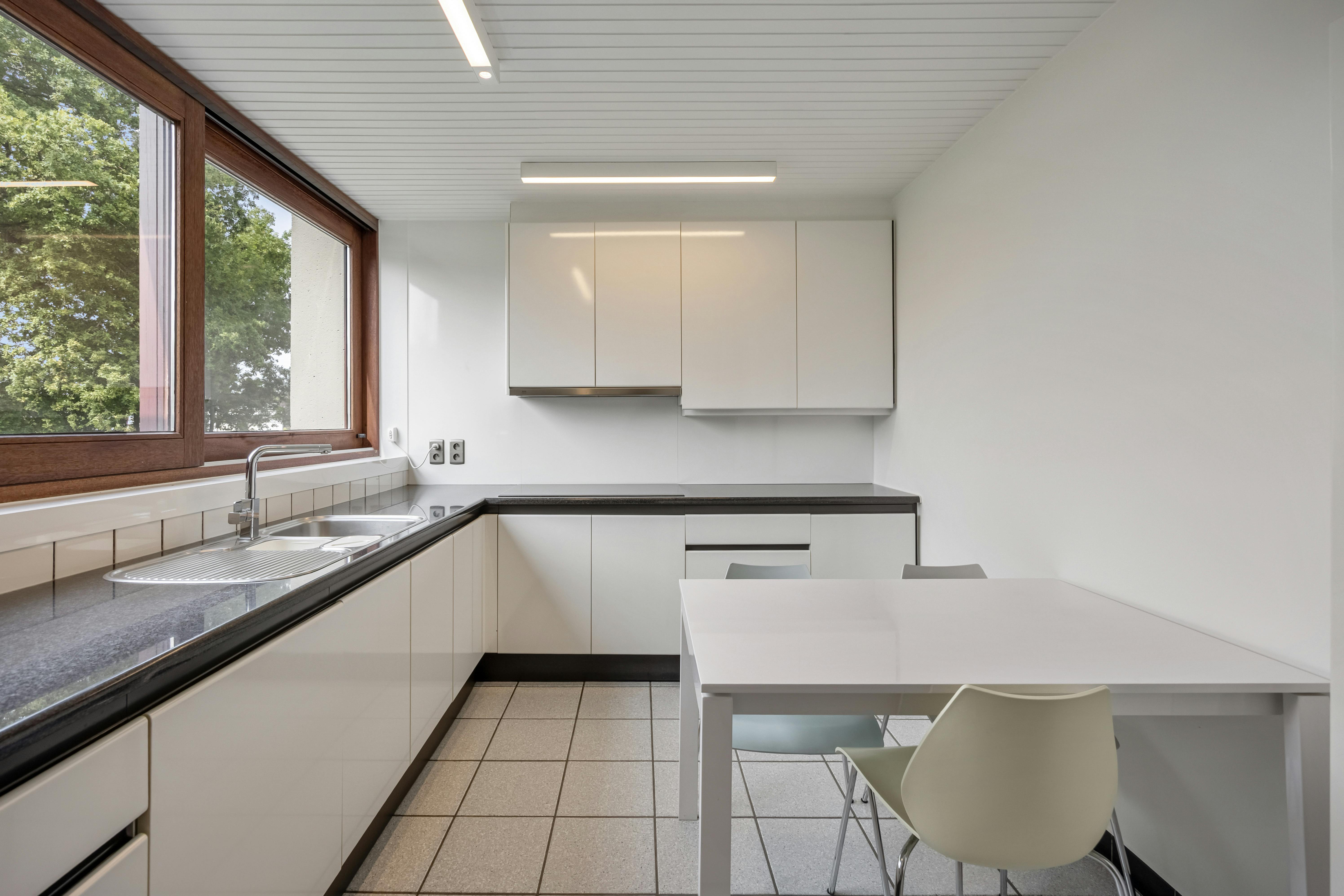 Uitzonderlijke villa met praktijk op toplocatie in Hasselt foto 17