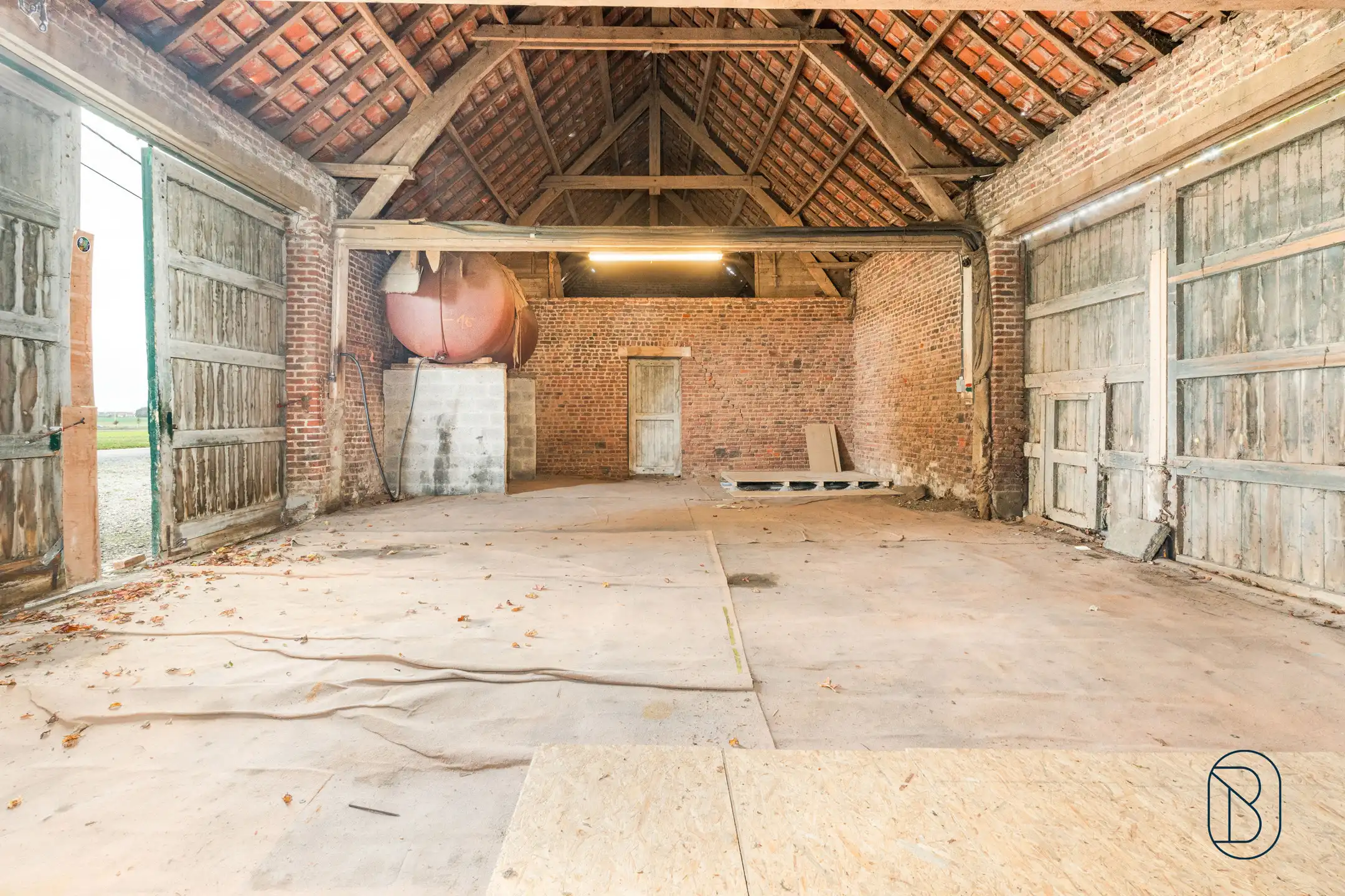 Unieke charmante vierkantshoeve op 1 hectare grond te Ieper foto 11