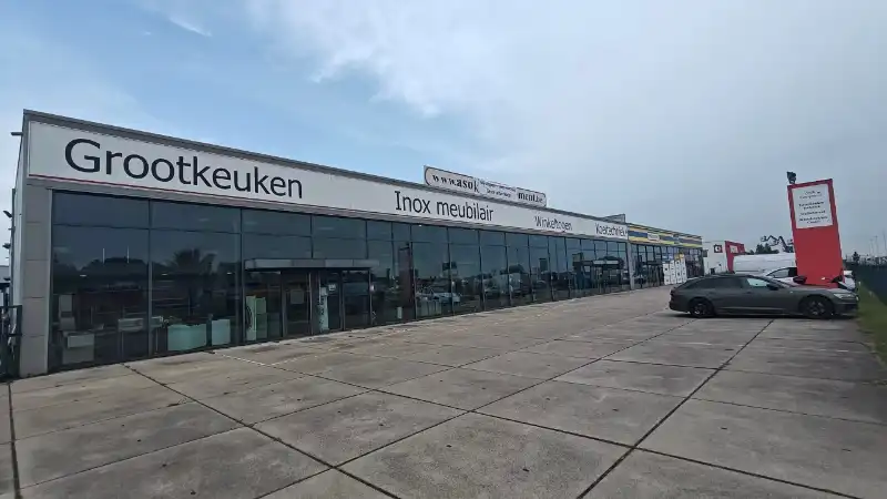 Magazijn met kantoren en ruime buitenopslag langs de A12 foto 2