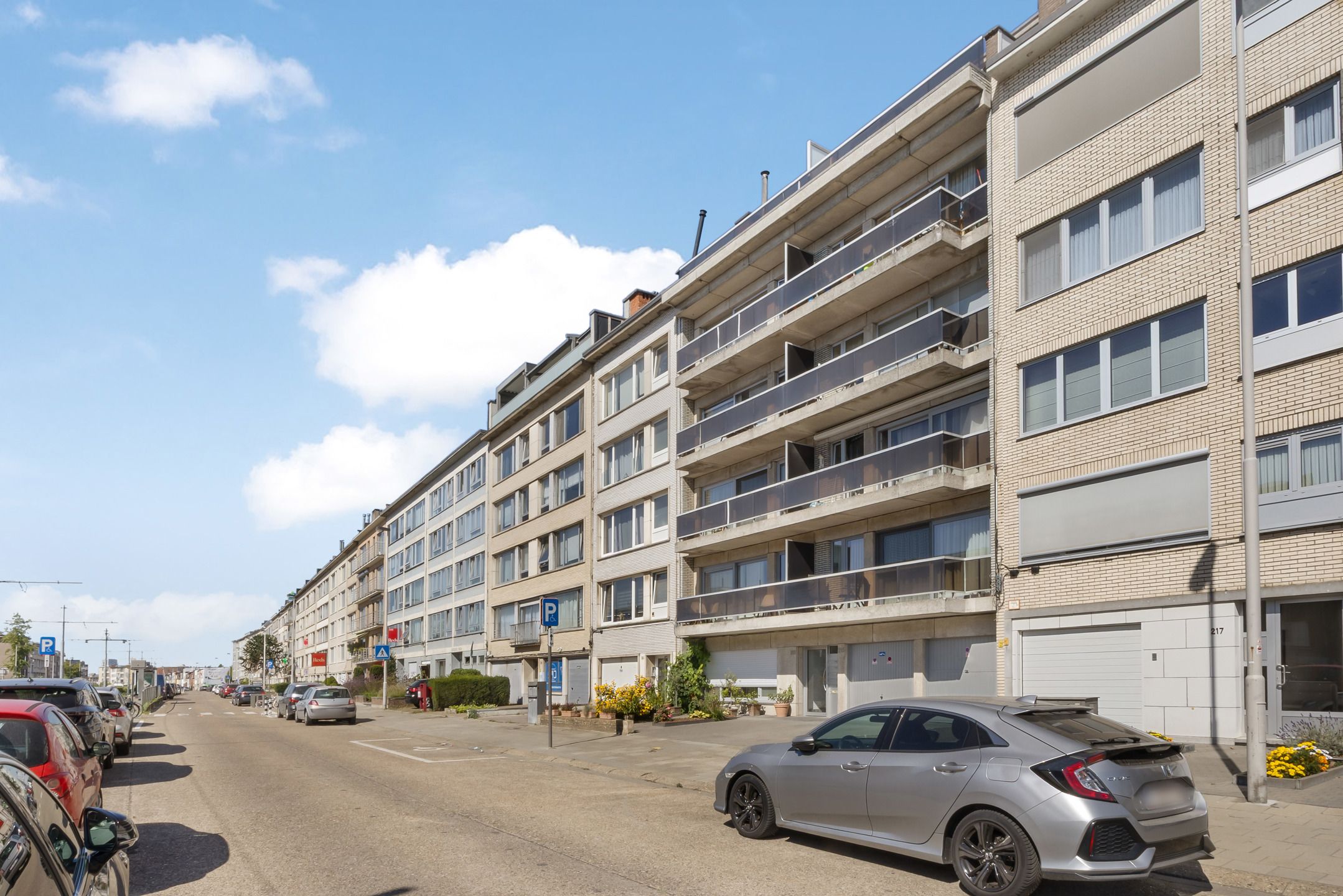 Goed gelegen appartement met 2 slaapkamers en 2 terrassen. foto 2