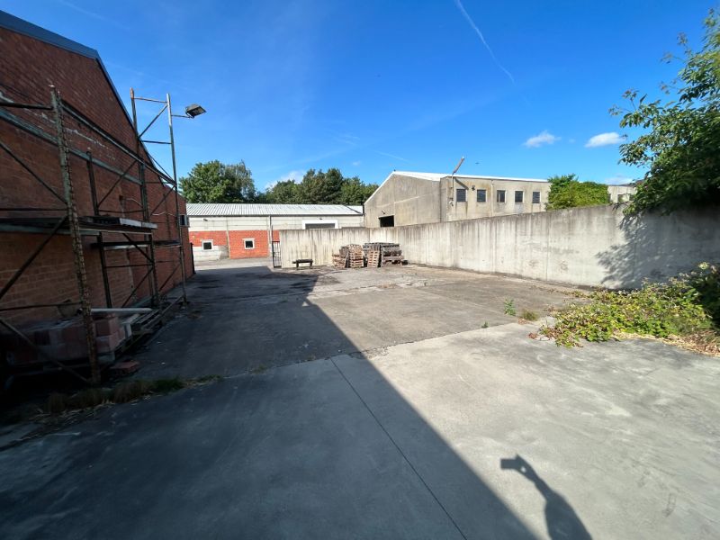 Goed gelegen magazijn met buitenopslag, overdekte opslagruimte en kantoor foto 7