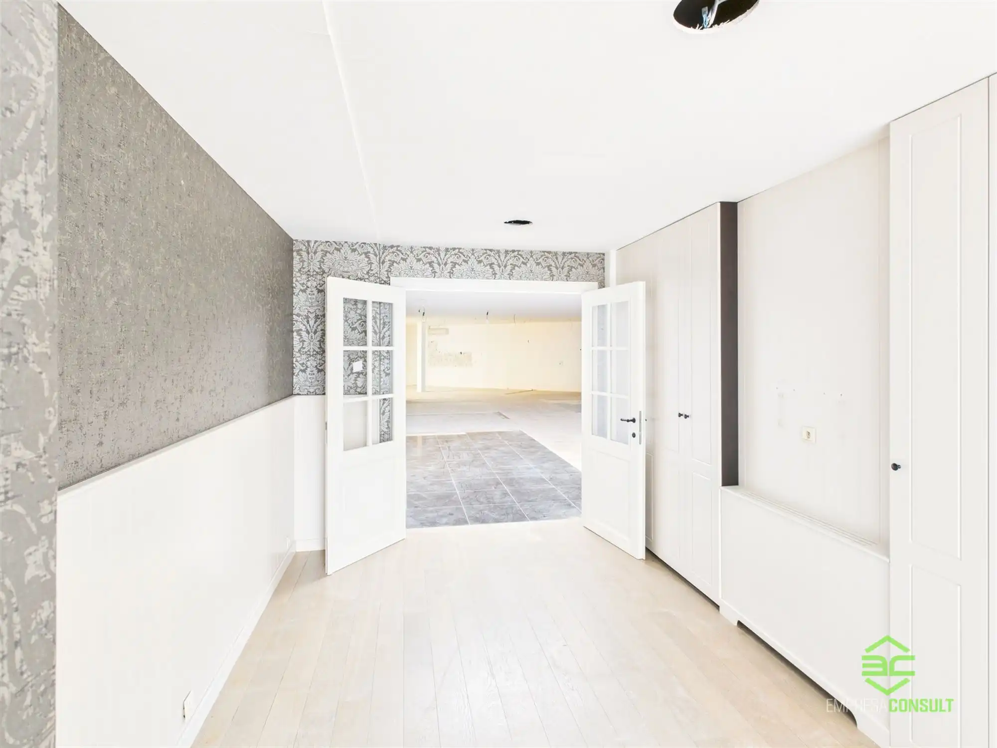 Handelsgelijkvloers op A+ locatie in het centrum! foto 9