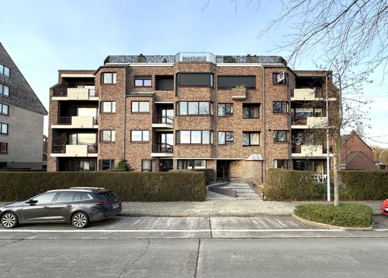 Rustig en zongeoriënteerd 3-slaapkamerappartement met terras en open uitzicht op water foto 2