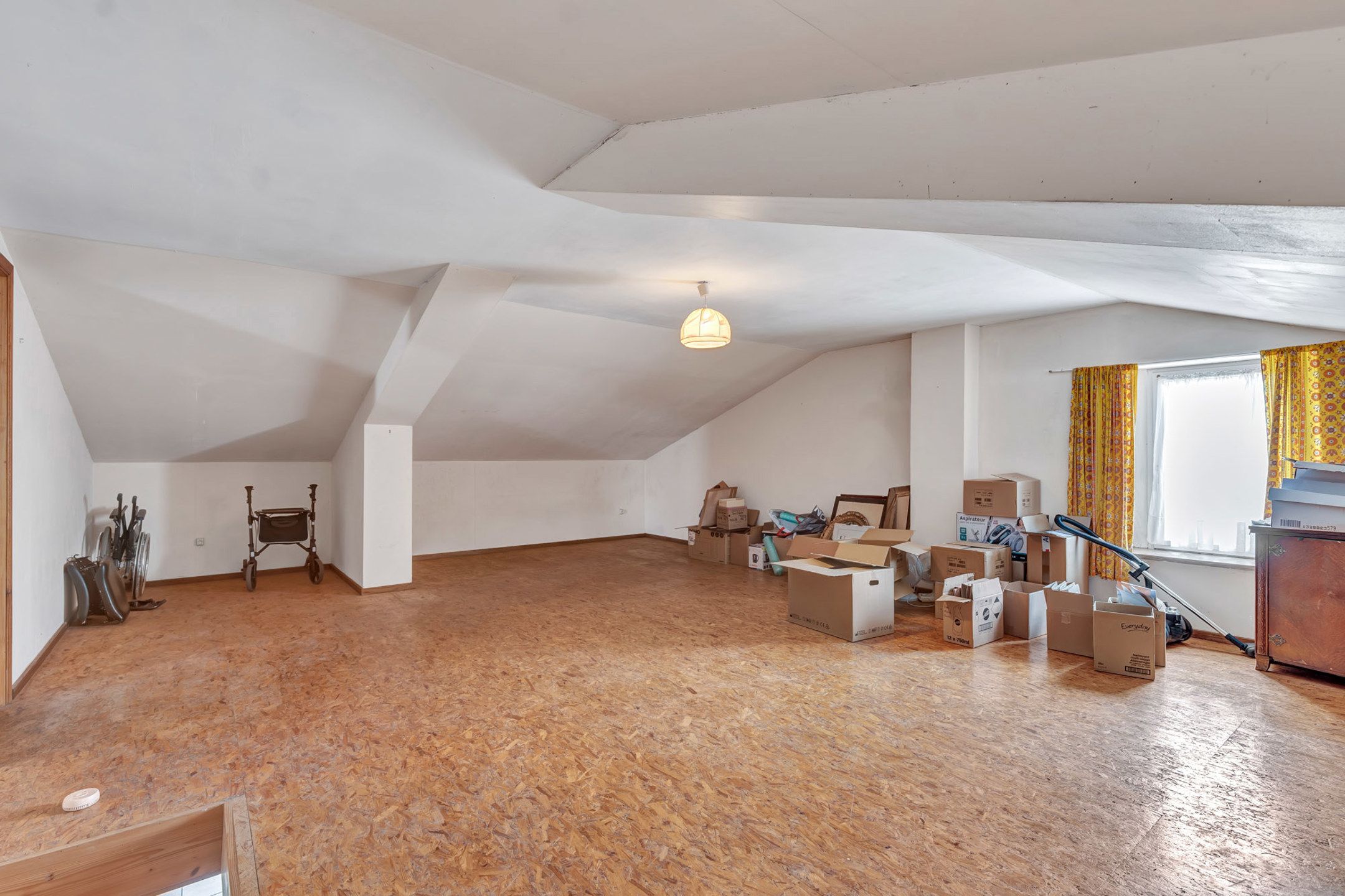 Te moderniseren gelijkvloerse woning op landelijke locatie foto 15