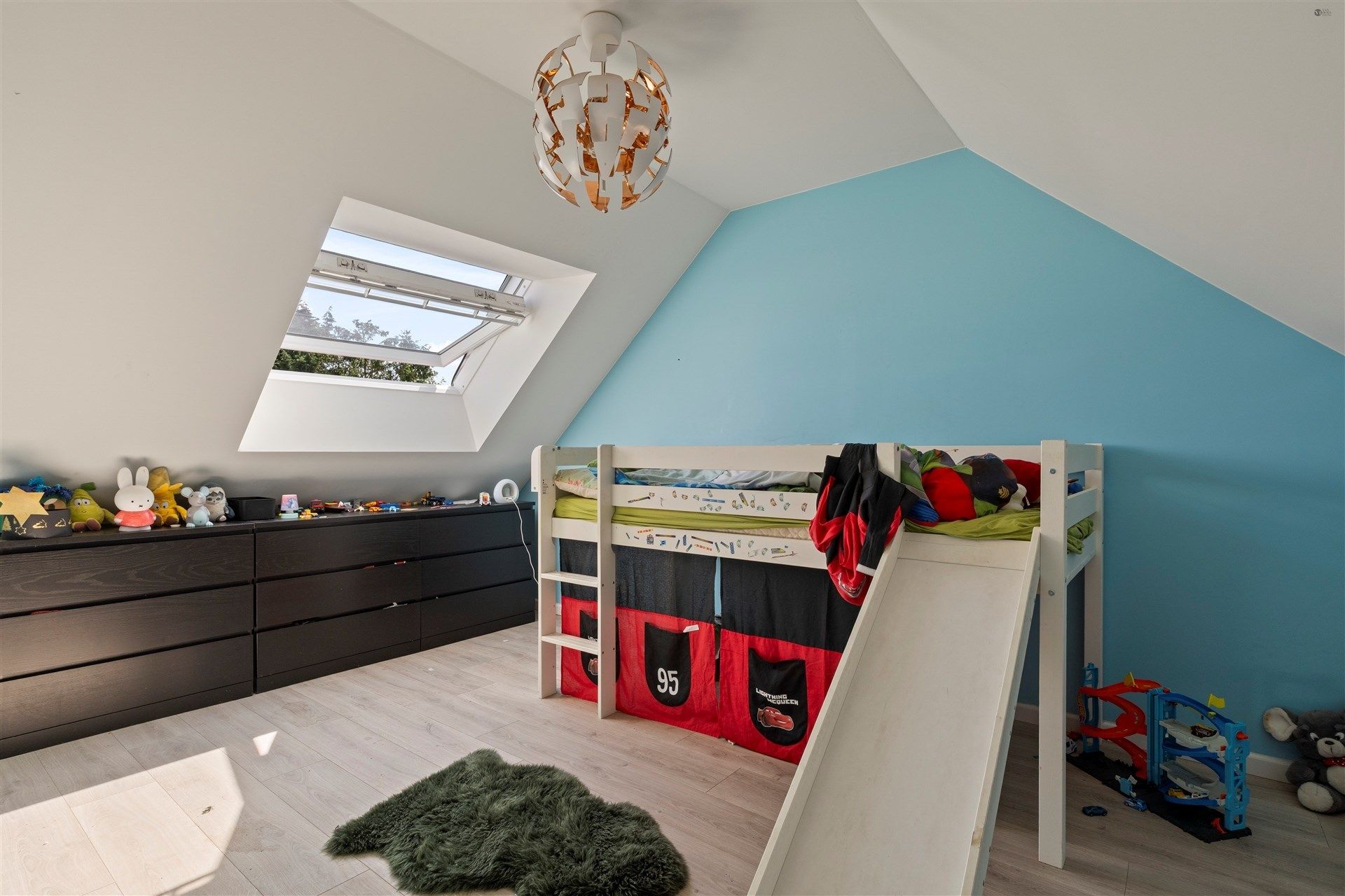 Deels gerenoveerde rijwoning te centrum Stekene foto 13