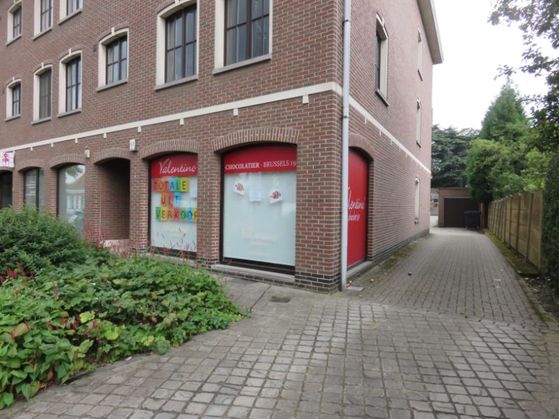 Mooi handelsgelijkvloers in centrum Hove foto 2