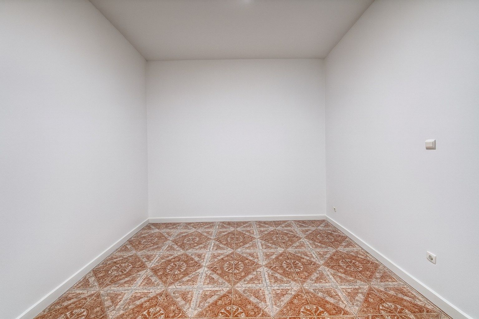 Te koop: Uitzonderlijk ruime stadswoning met 6 slaapkamers, garage en tuin in het hart van Sint-Niklaas! foto 4