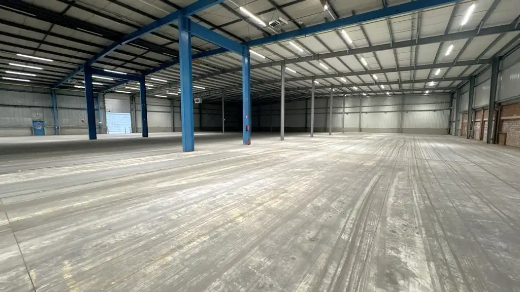Logistieke loods met laadkades te huur nabij E19 in Kontich foto 6