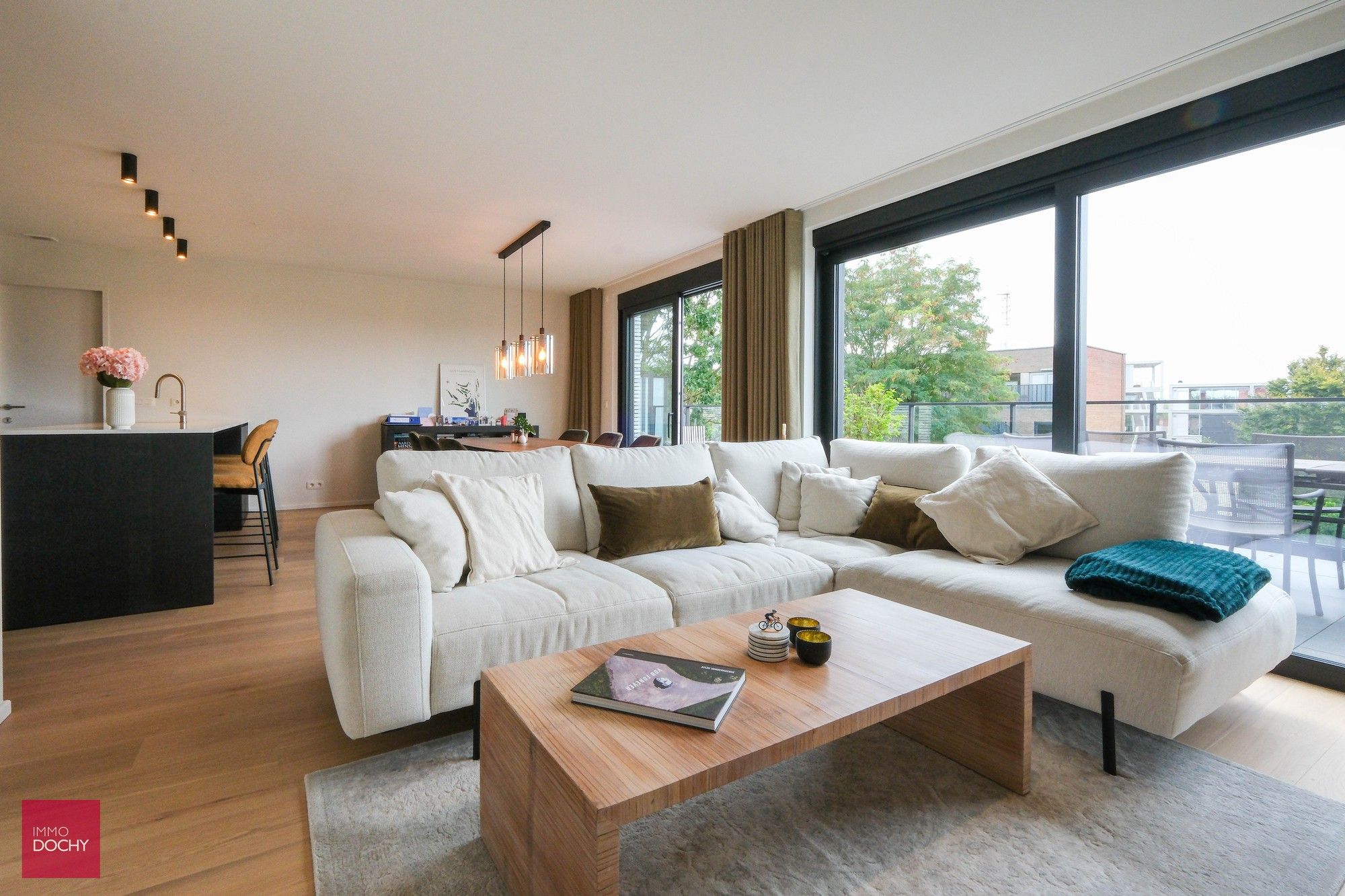Prachtig afgewerkt appartement met ruim zonneterras centrum Waregem foto 2