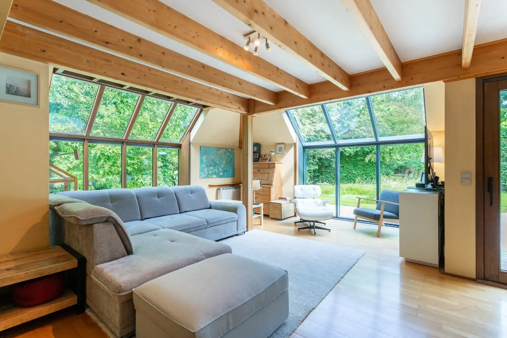 Ruime woning gelegen in een groene omgeving foto 7