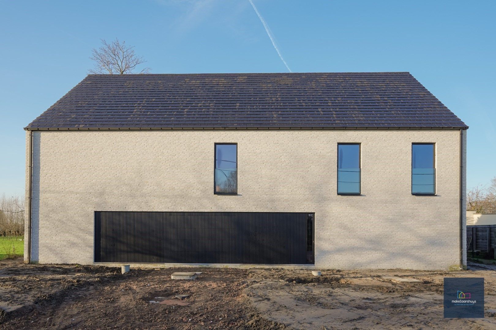 Zeer ruime halfopen casco villawoning met mooie tuin en garage foto 37