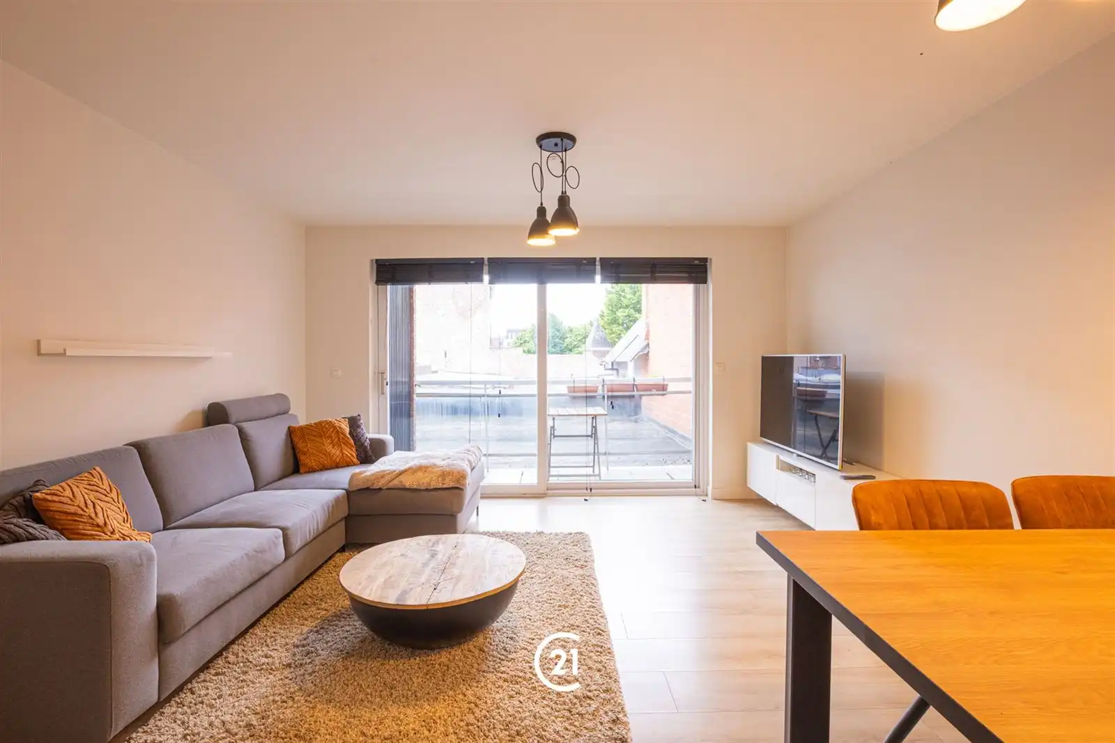 Instapklaar appartement bij het centrum van Zottegem! foto 2